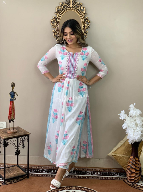 Women White Rayon printed nyra cut Kurti with pant set Size L Pung.G